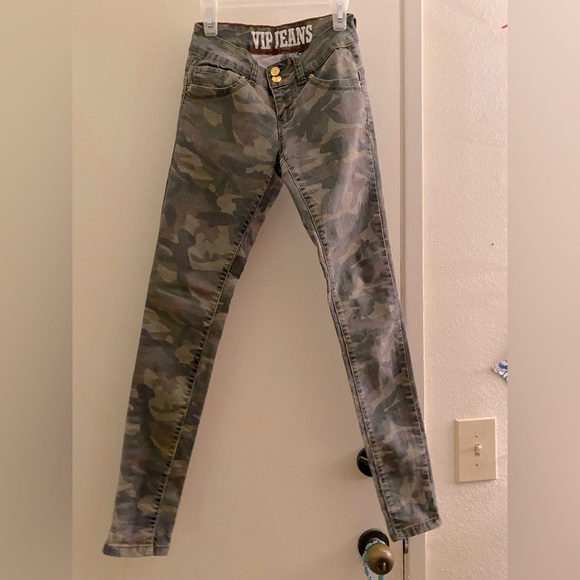 VIP Jeans, camo skinny stretch, size 1/2, with the Booty lift! - Picture 1 of 4